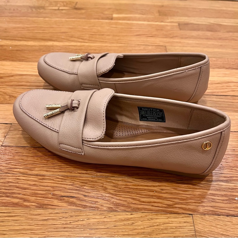 NAUTICA WOMENS 6.5 BEIGE LOAFERS - Picture 3 of 4